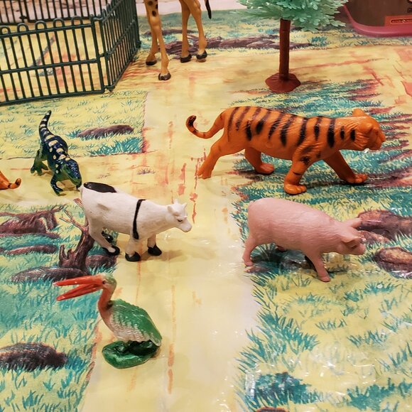 Safari Animals + 11 Dinosaurs Figures Fence Mat & Box Action Products 2001 VIDEO - Picture 6 of 11